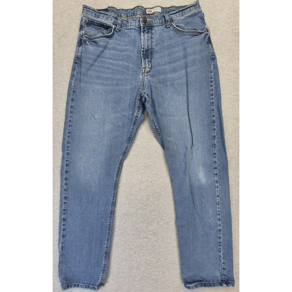 Wrangler Athletic Fit Jeans Mens 34x30 Medium Blue Denim Straight Leg Workwear